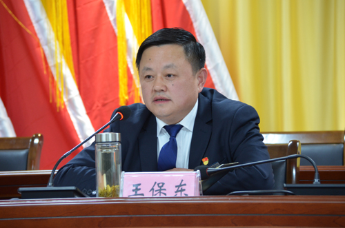 以會(huì)代課擰緊安全螺絲帽 在集團(tuán)安全警示教育會(huì)上，王保東同志這樣說