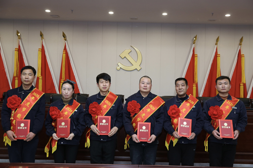 0204 節(jié)能能手從左至右依次為 石亞杰、沈小慶、楊興忠、于俊國、權振利、吳偉偉.jpg