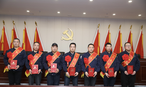 0202  標兵從左至右依次為 苗田、尤建鵬、劉德斌、褚聰偉、王占峰、解偉強、馬群藝.jpg