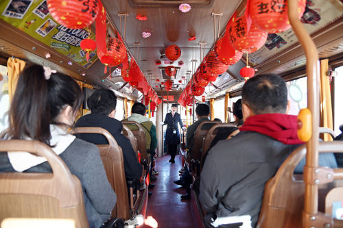 慶祝建司70周年！洛陽公交集團邀請市民代表“零距離”探秘公交03.JPG